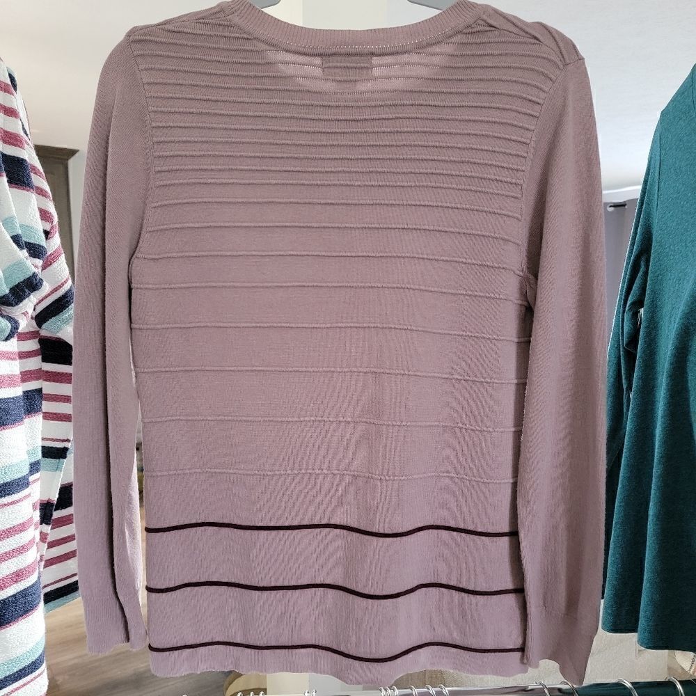 Basic Editions Sweater    - Picture 2 of 5